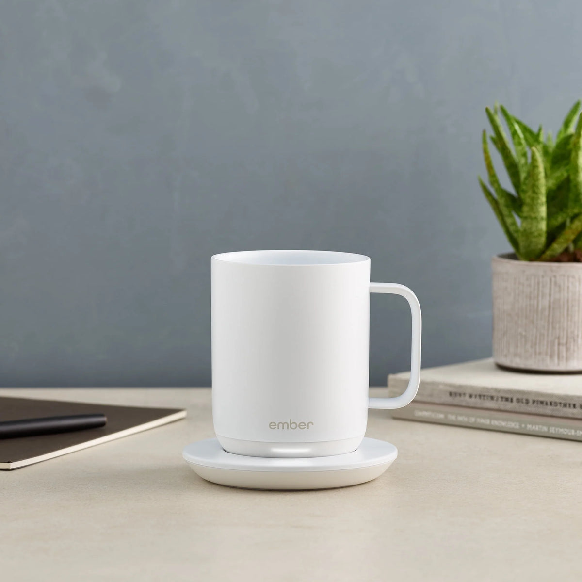 10 oz Black App Controlled Heated Coffee Mug E562