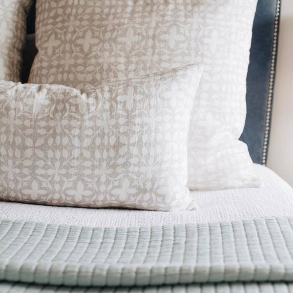 White Twin Matelasse Coverlet U4398