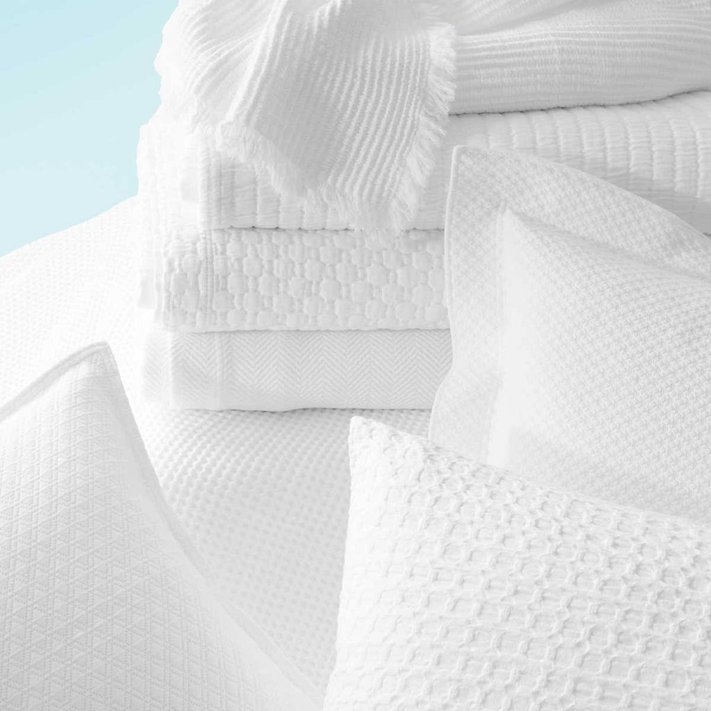 White Twin Matelasse Coverlet U4398